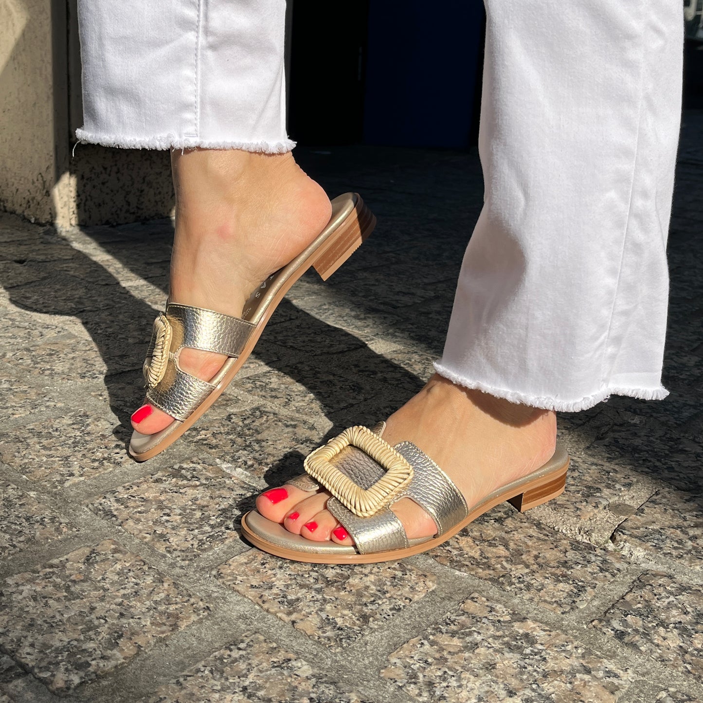 Hispanitas HV253881 Gold Slip On Sandals