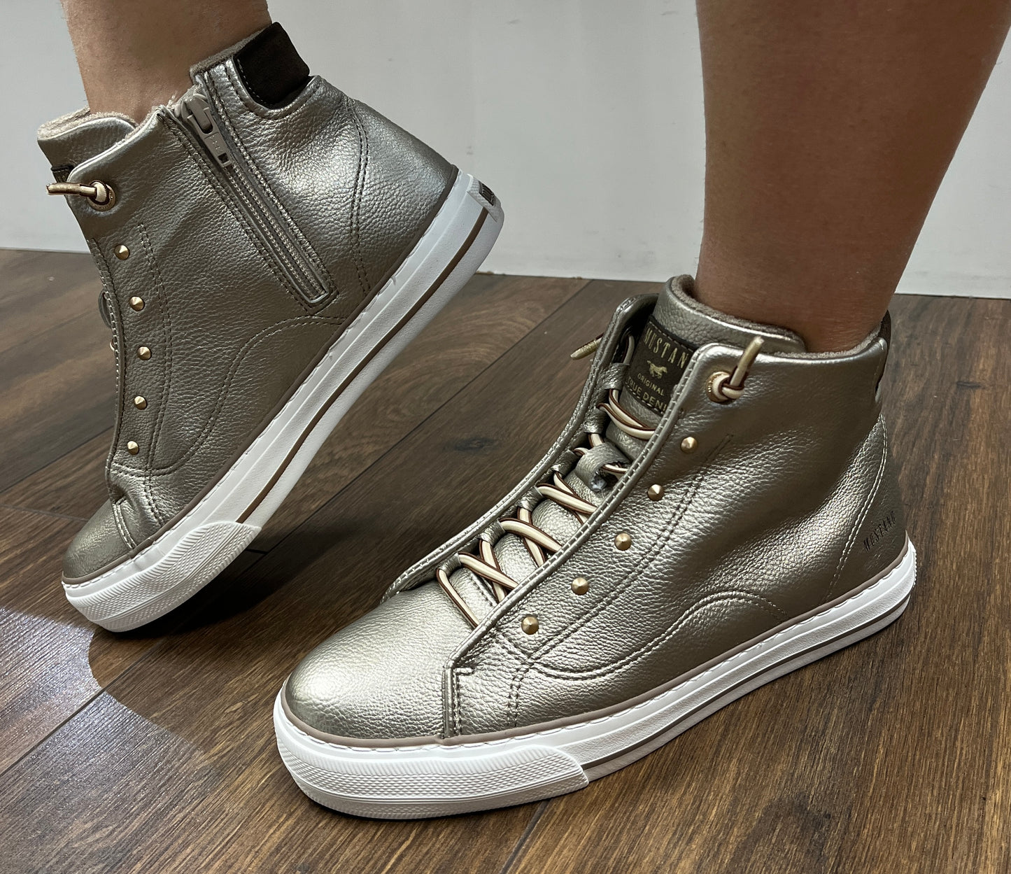 Mustang 1501-501-480 Champagne Elastic Lace Boots
