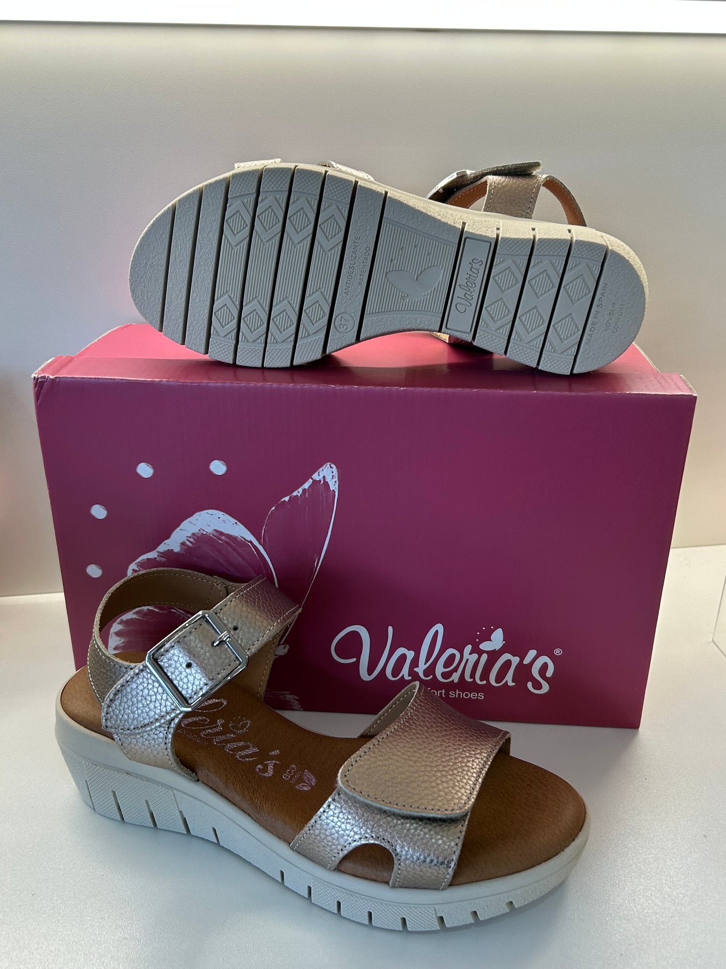 Valeria's 2659 Taupe Comfort Sandals