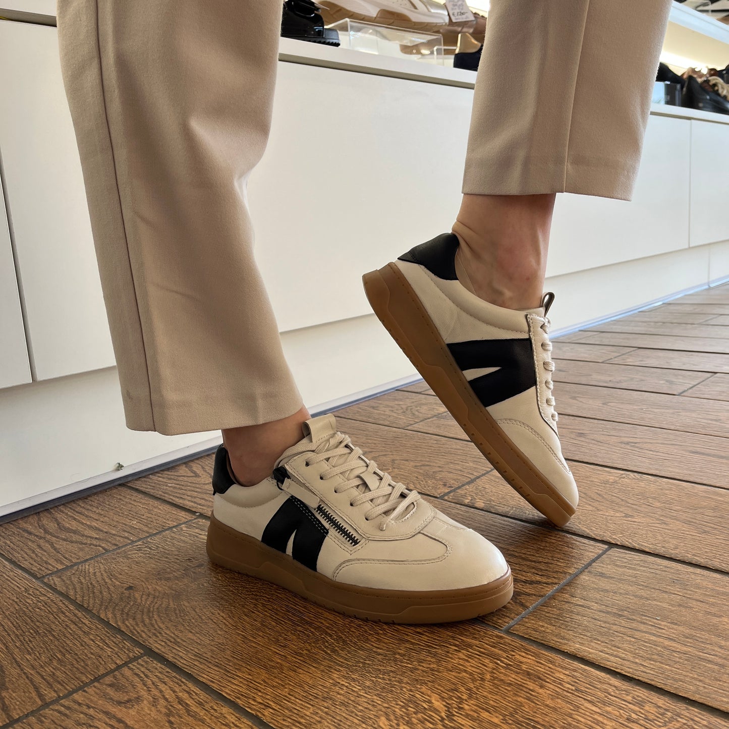 Caprice 9-23608-45 134 Off White/Black Combi Trainers