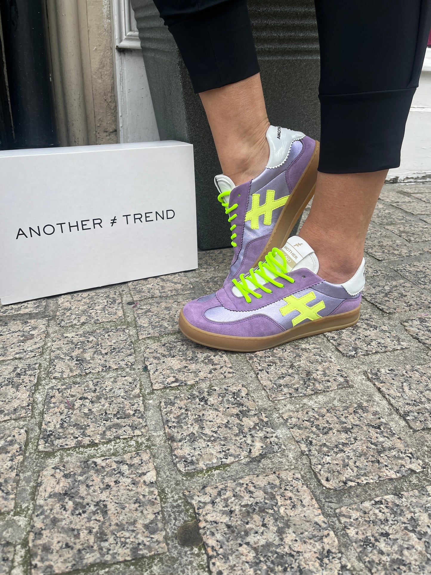 Another Trend A032M369 Purple Trainers with White Back