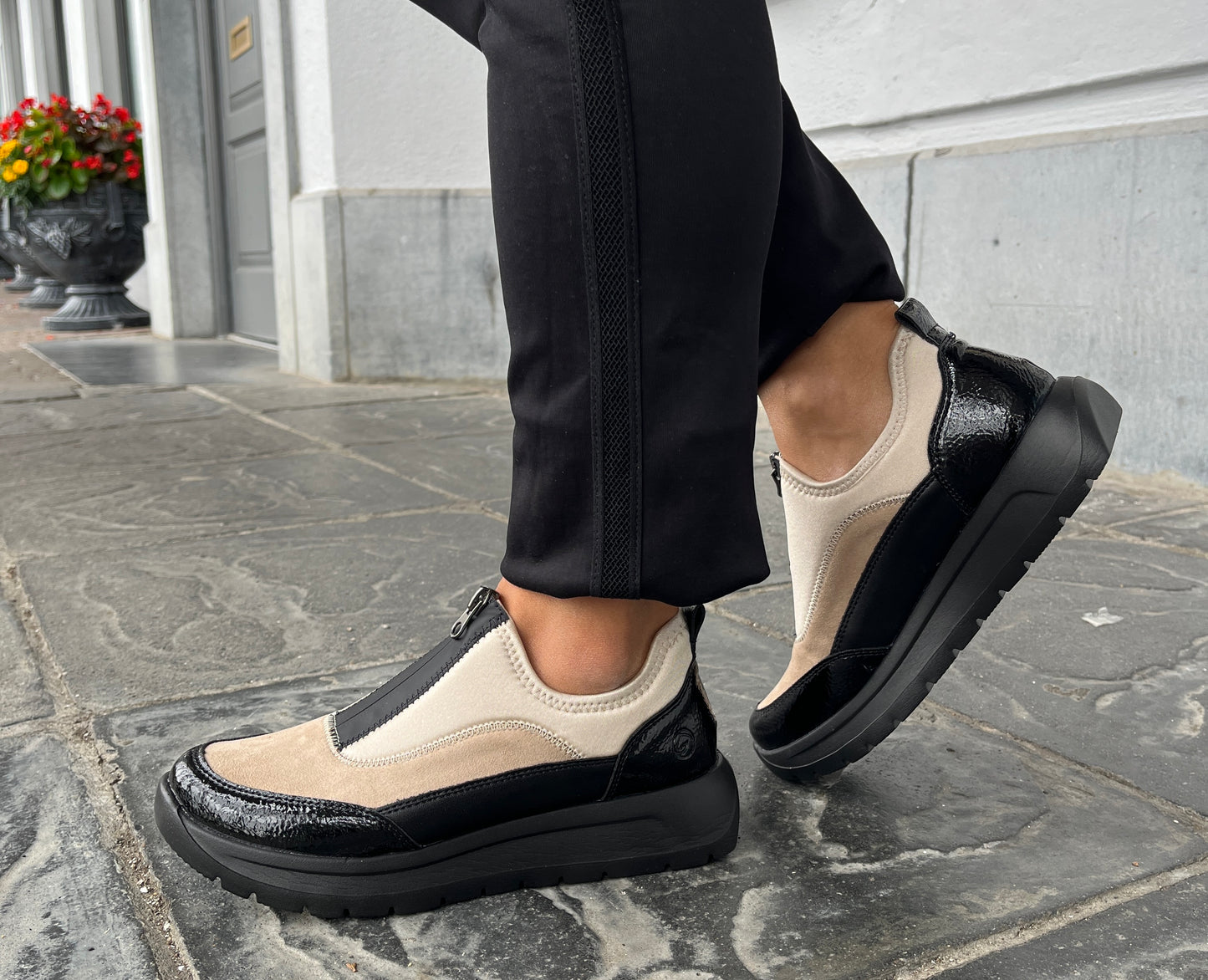 Remonte D2V01-60 Beige, Black & Pearl Combi Front Zip Shoes