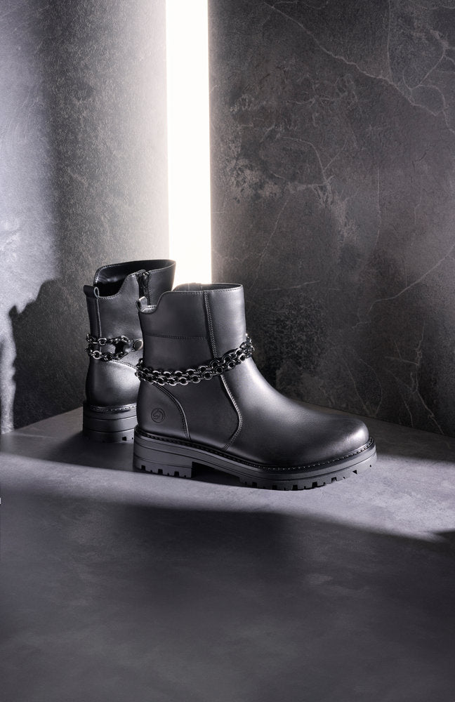 Remonte D2285-00 Black Boots with Double Chain Detailing