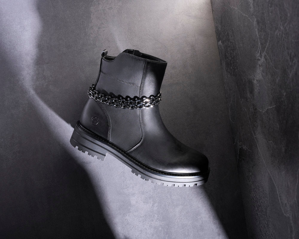 Remonte D2285-00 Black Boots with Double Chain Detailing