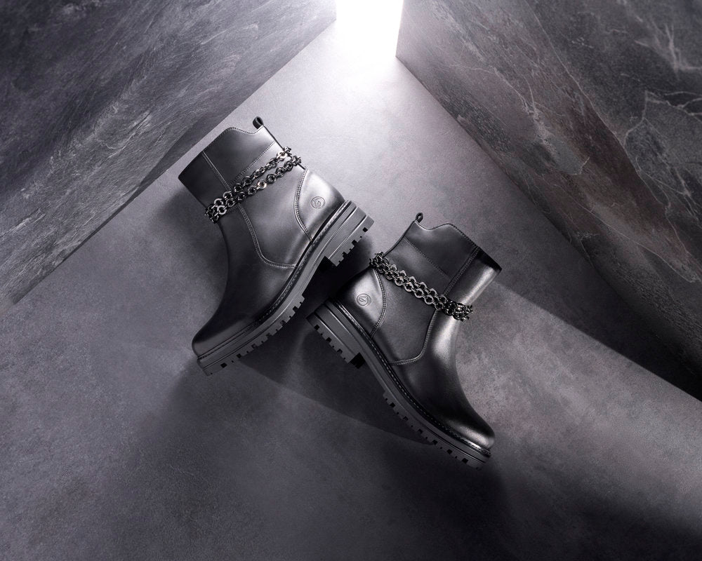 Remonte D2285-00 Black Boots with Double Chain Detailing