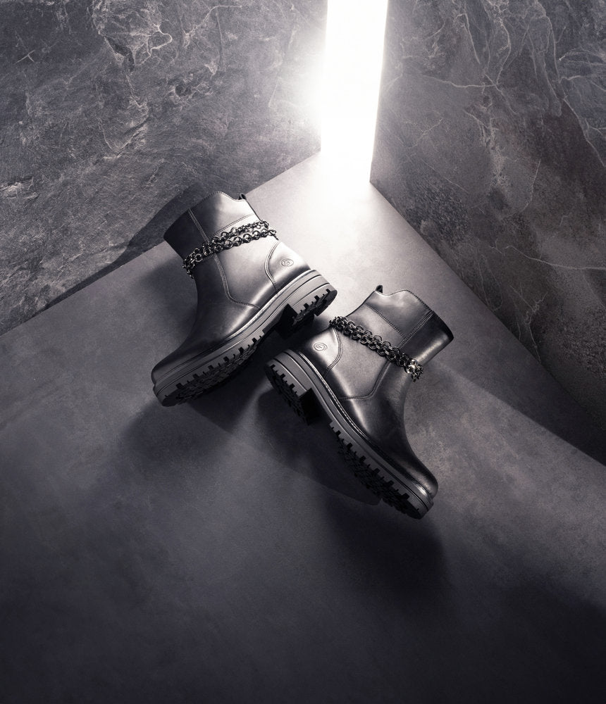 Remonte D2285-00 Black Boots with Double Chain Detailing