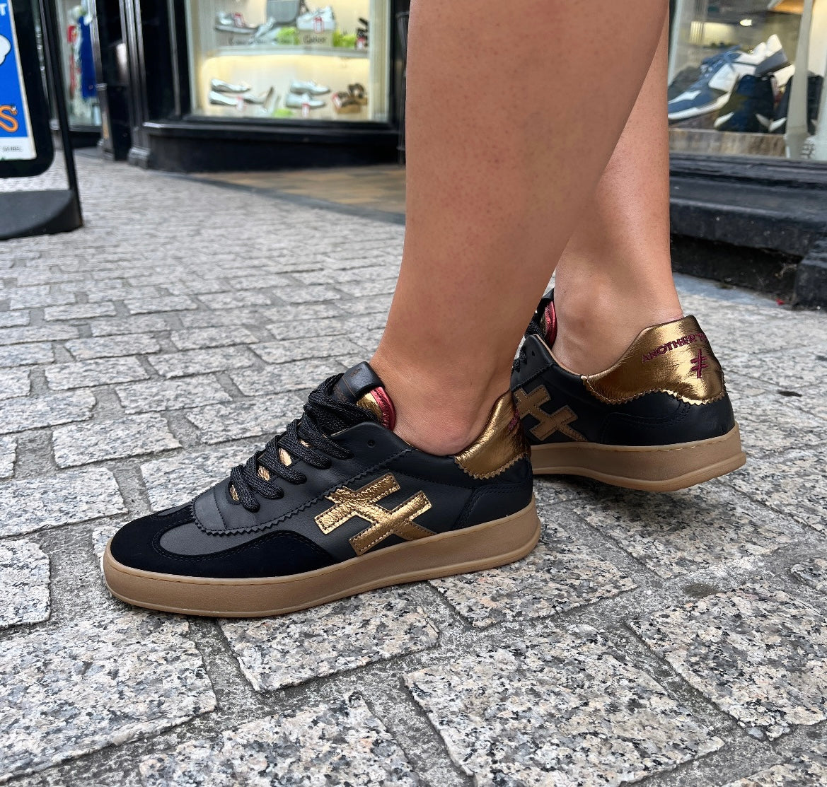 Another Trend A0320385 Komba Black & Dark Gold Trainers