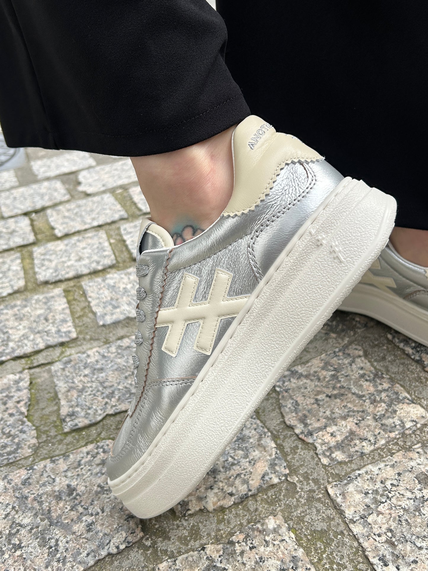 Another Trend A0352641 Plata Silver & Cream Thick Sole Trainers