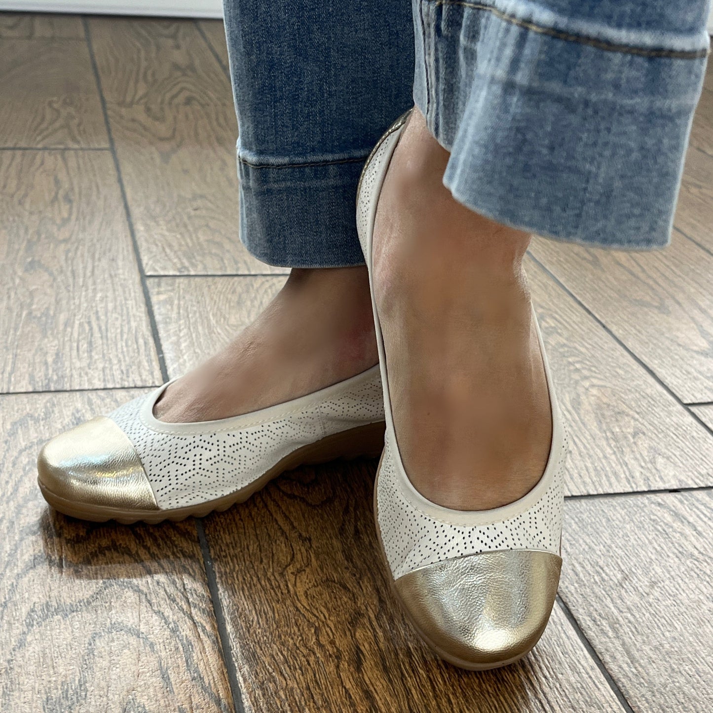 Caprice 9-22103-42-658 Vanilla Combi Slip On Pumps