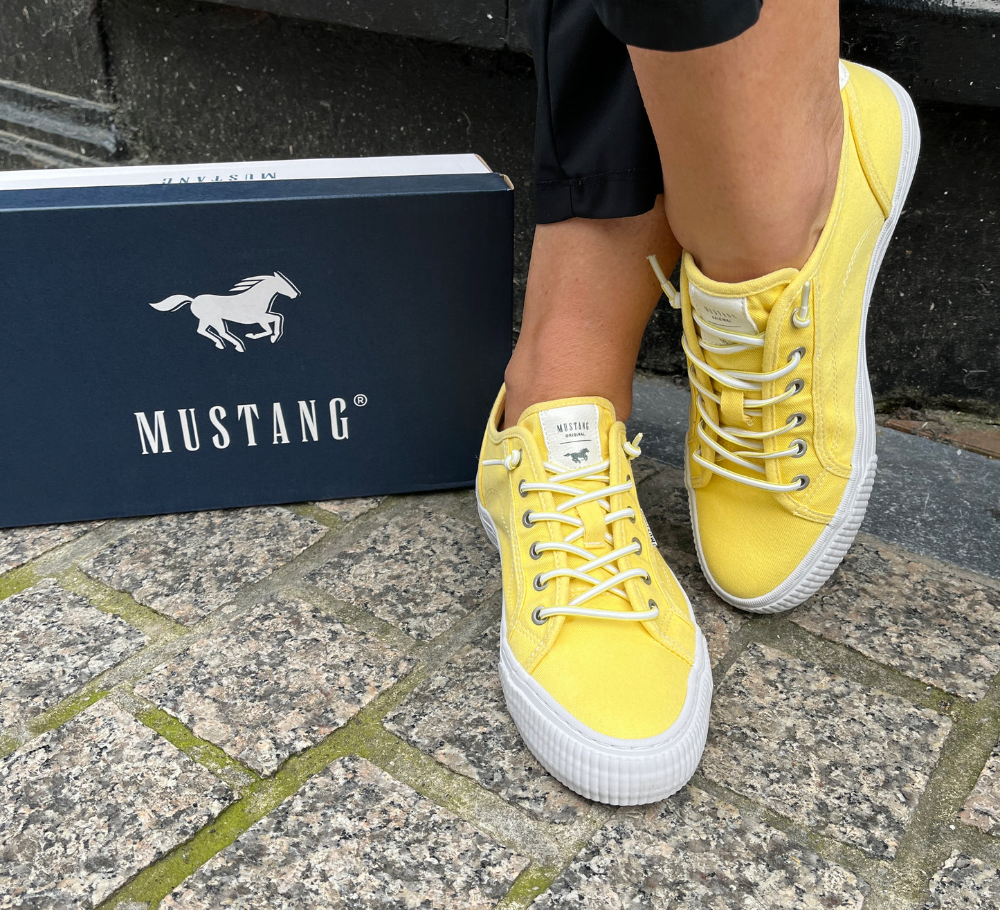 Mustang 1420-304-6 Yellow Trainers
