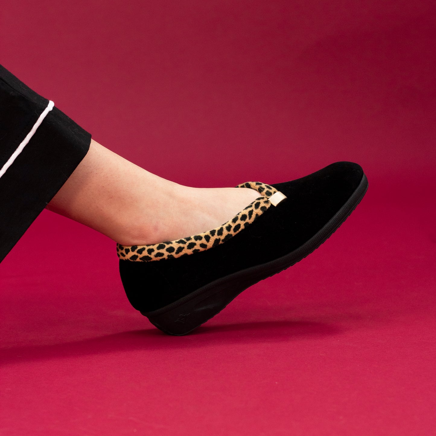 Lunar KLA005 Black Paloma Black Slippers