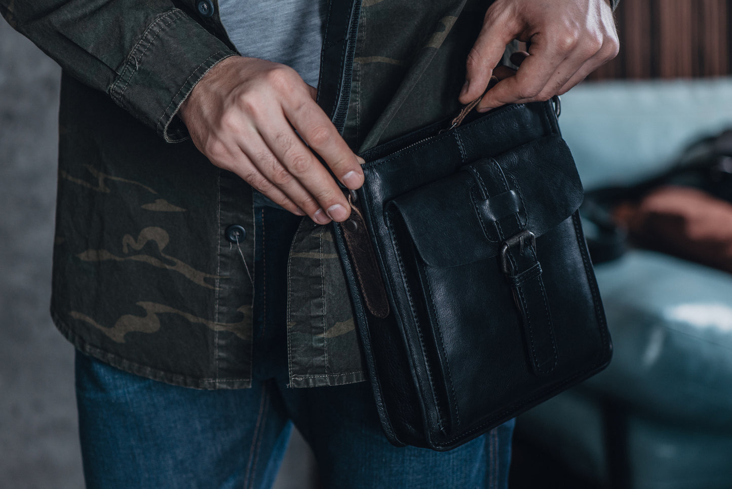 Ashwood Leather 4551 Black/Mud Milled VT Body Bag