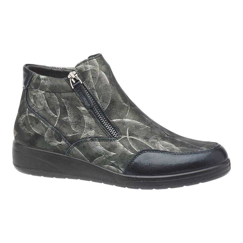 Pedigirl P1002427BZ02 Suzy Amo Black Patent Ankle Boot