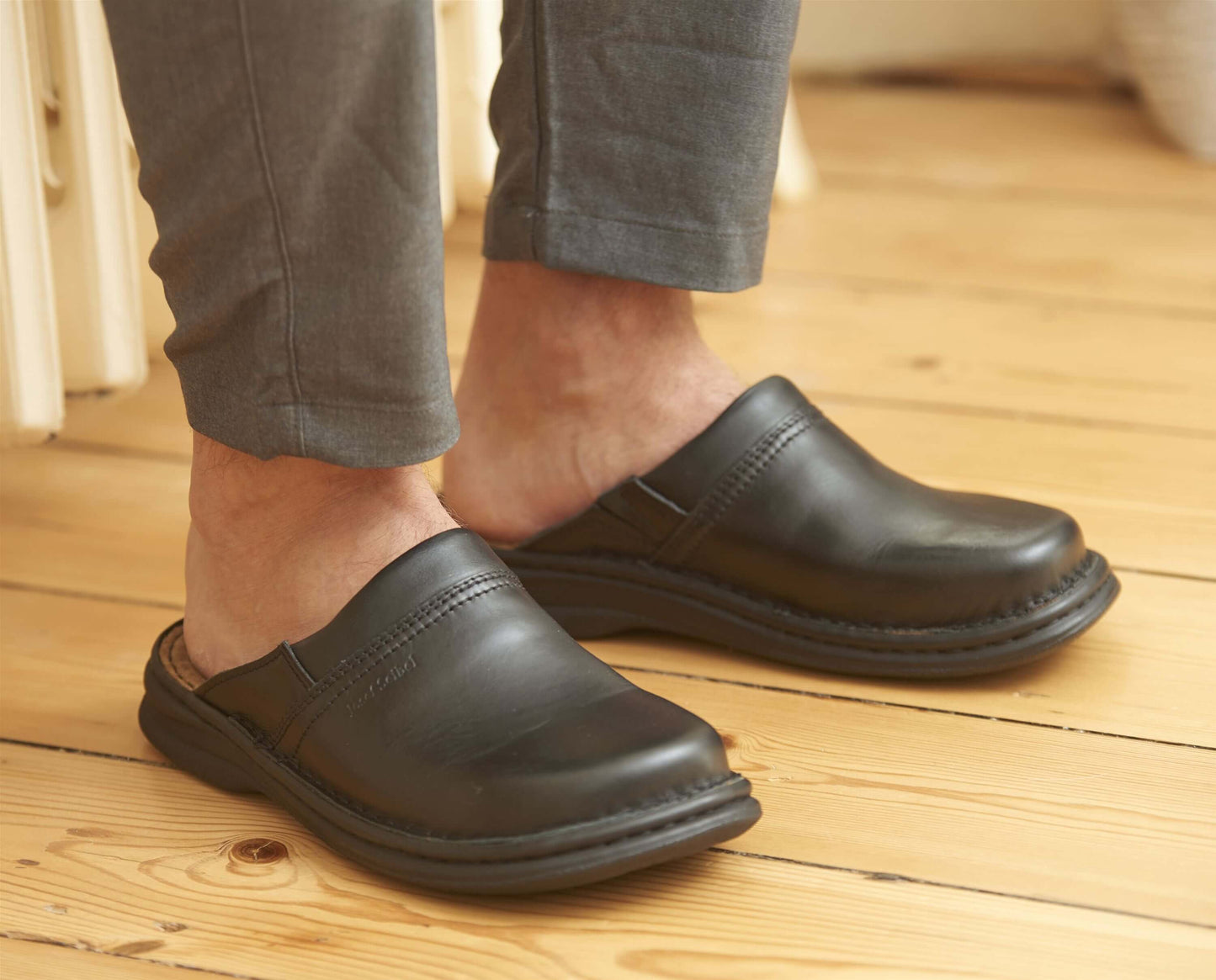 Josef Seibel 10663 37 600 Max Black Slipper/Clog Mule