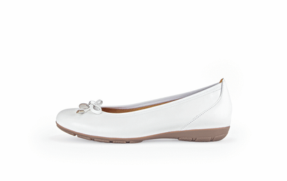 Gabor 04.164.21 White Slip On F Fit Pumps