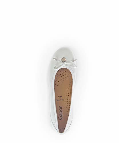 Gabor 04.164.21 White Slip On F Fit Pumps