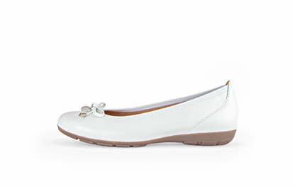 Gabor 04.164.21 White Slip On F Fit Pumps
