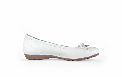 Gabor 04.164.21 White Slip On F Fit Pumps