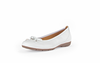 Gabor 04.164.21 White Slip On F Fit Pumps