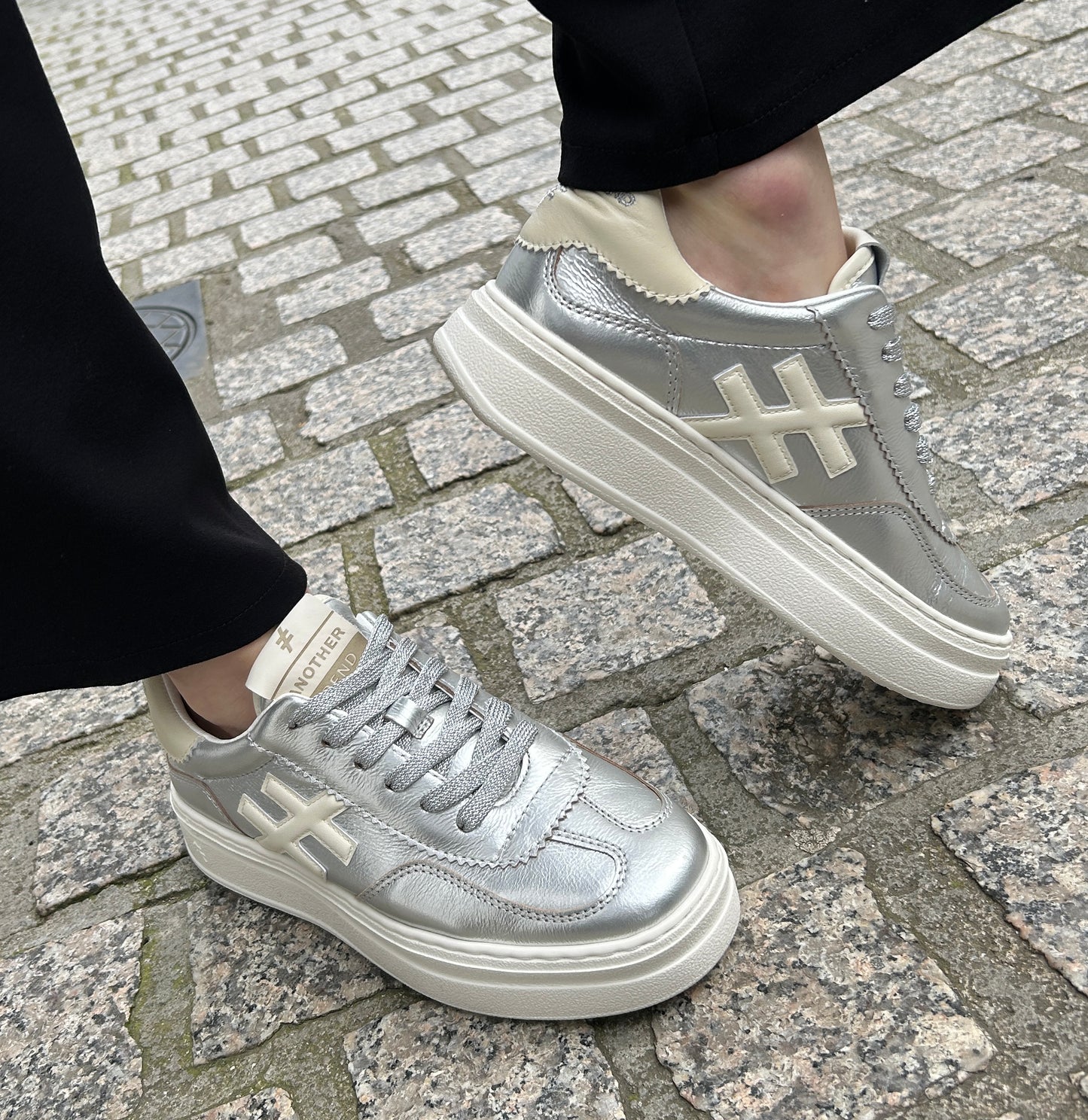 Another Trend A0352641 Plata Silver & Cream Thick Sole Trainers