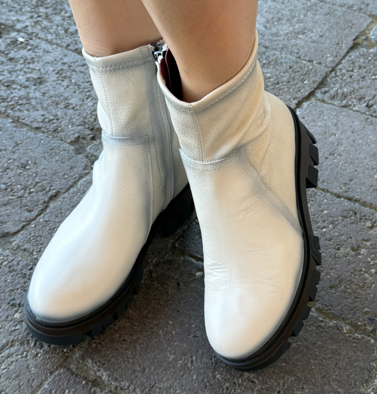 Jose Saenz 3061 Ivory Noelia Vacuno/Ciervo Stretch Sand/Natural Noelia Black/Marron Stretch Ankle Boots