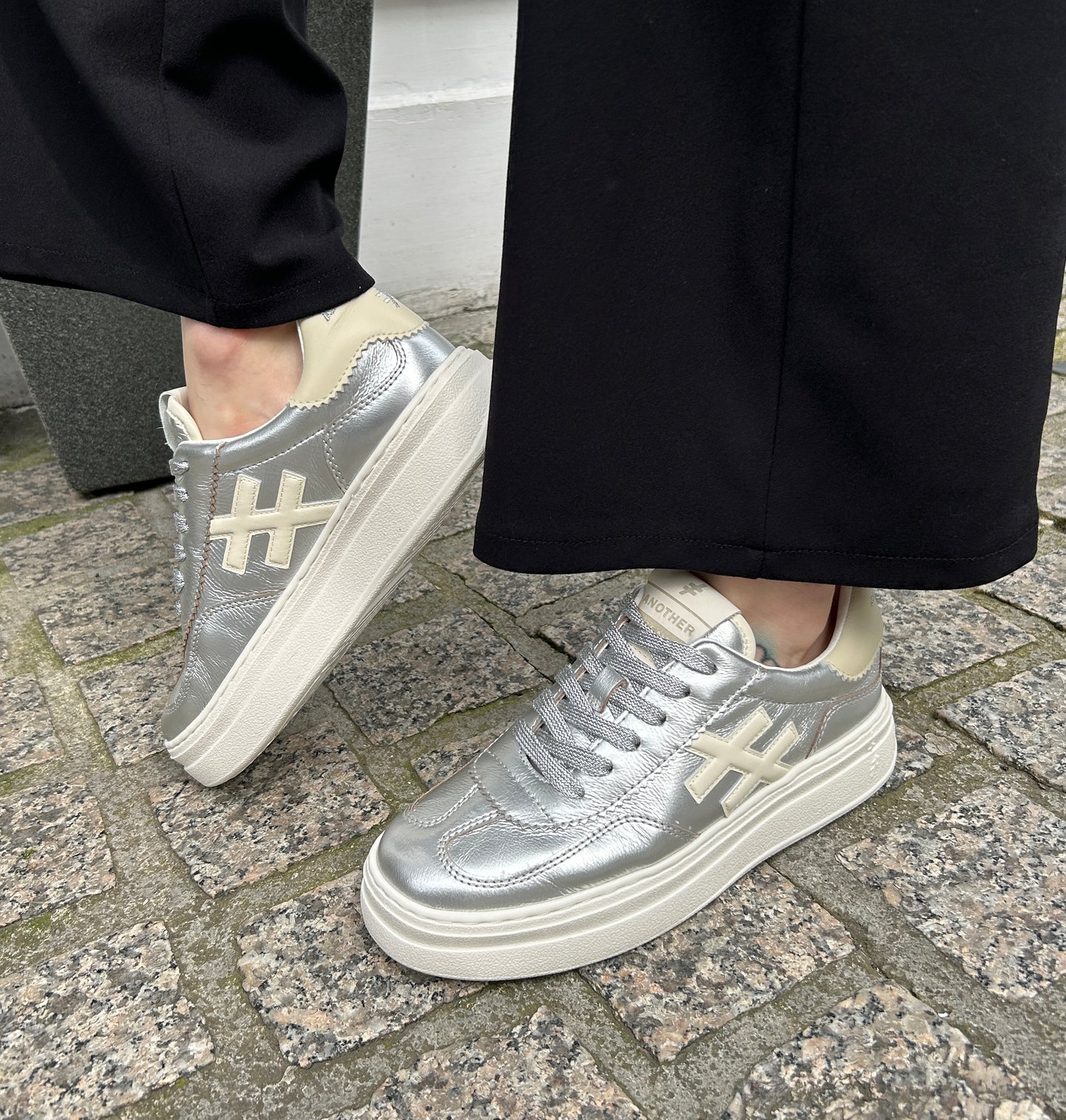 Another Trend A0352641 Plata Silver & Cream Thick Sole Trainers