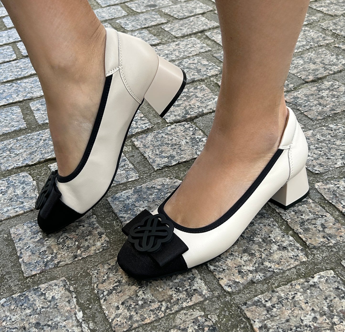 Loretta Vitale W5341 Off White & Black Slip On Heels