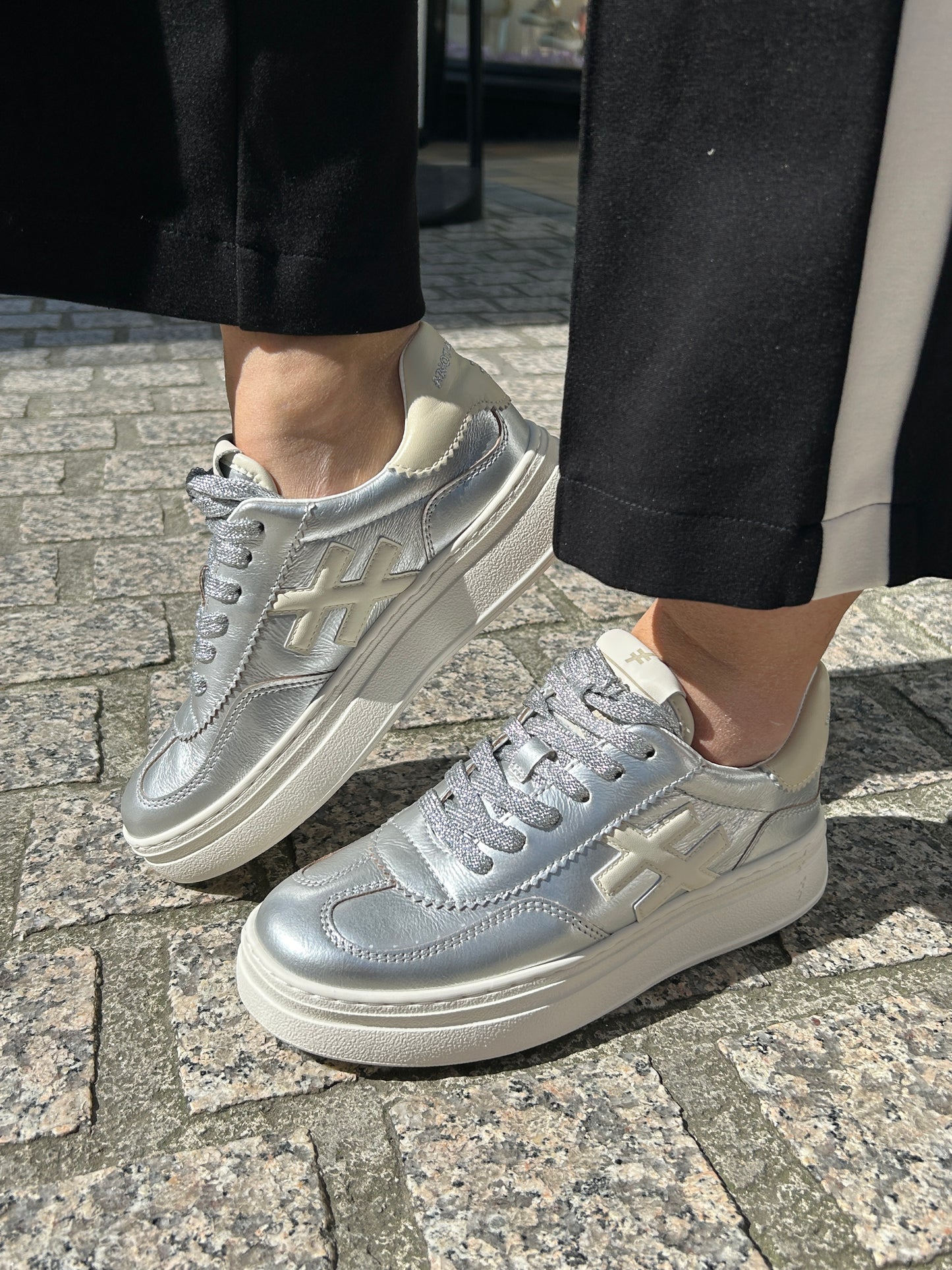Another Trend A0352641 Plata Silver & Cream Thick Sole Trainers