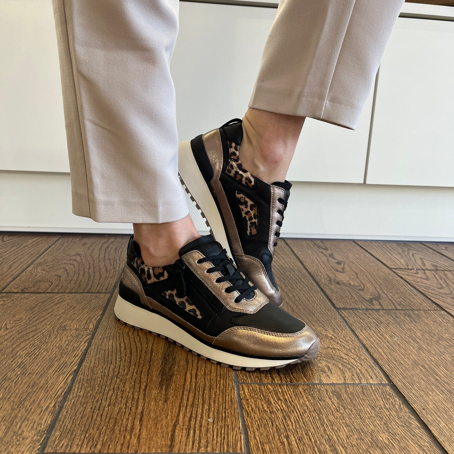Caprice 9-23702-45 322 Taupe/Black G Fit Sneakers