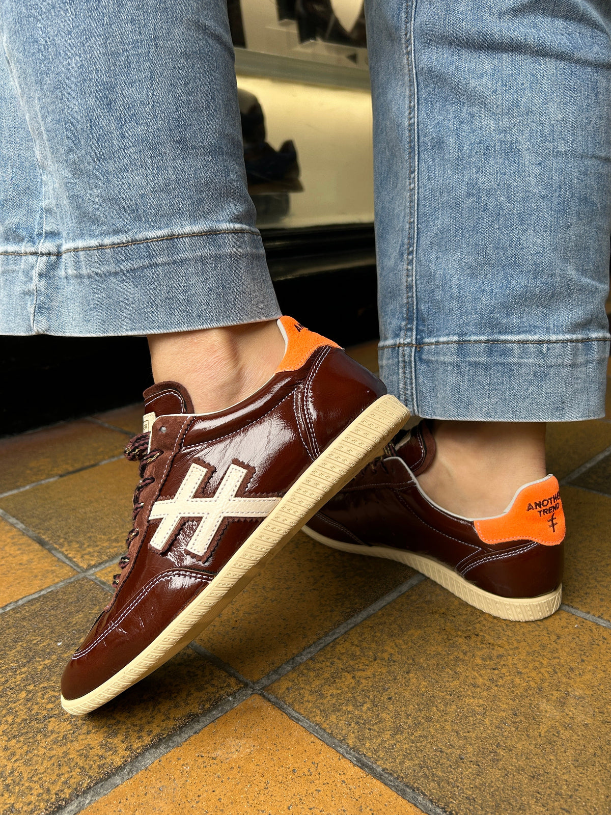 Another Trend A0784763 Sax Lux Chatagne Chestnut Trainers