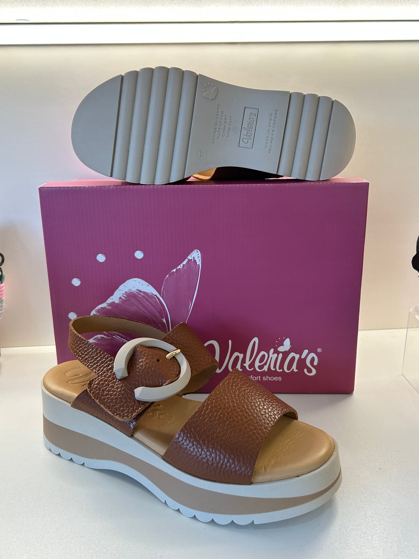 Valeria's 2621 Cuero Comfort Sandals