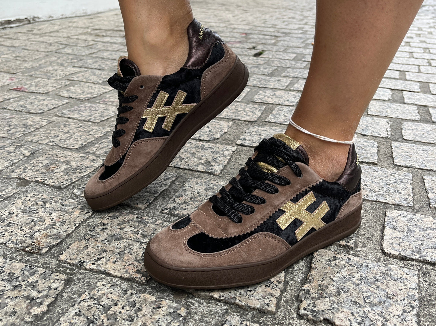 Another Trend A0328115 Ante+Terciopelo Tostado Brown & Light Gold Trainers