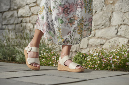 Josef Seibel 69605 68 230 Evita 05 Cream Sandals