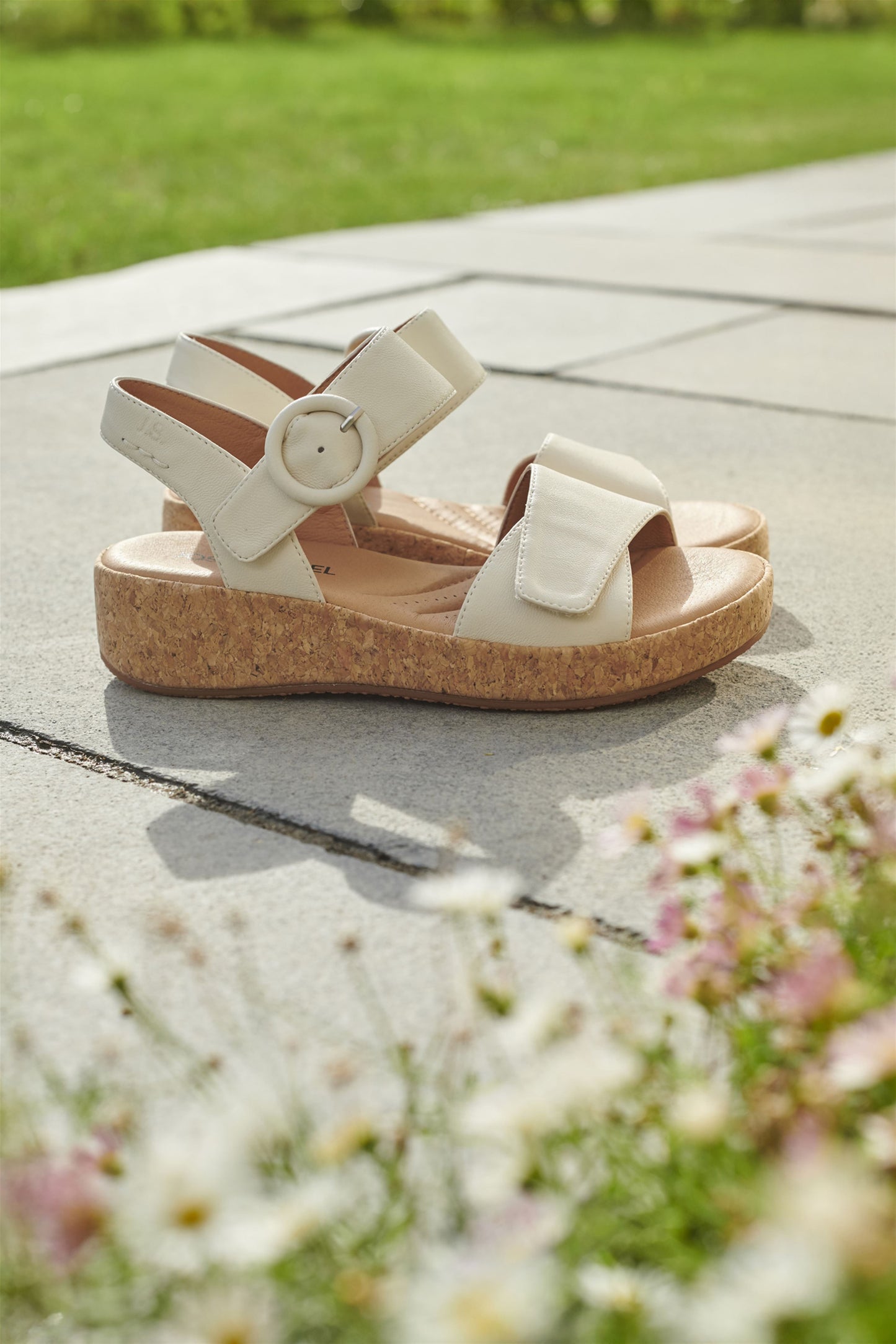 Josef Seibel 69605 68 230 Evita 05 Cream Sandals