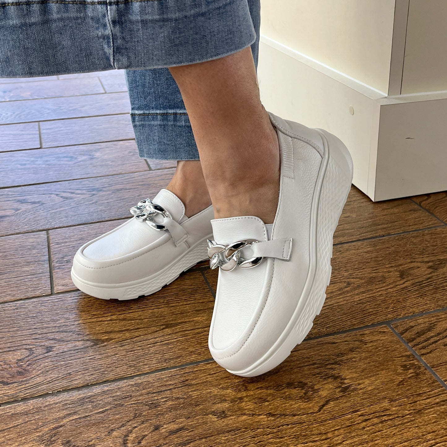G Comfort S-2722 White Ultra Light Moccasins
