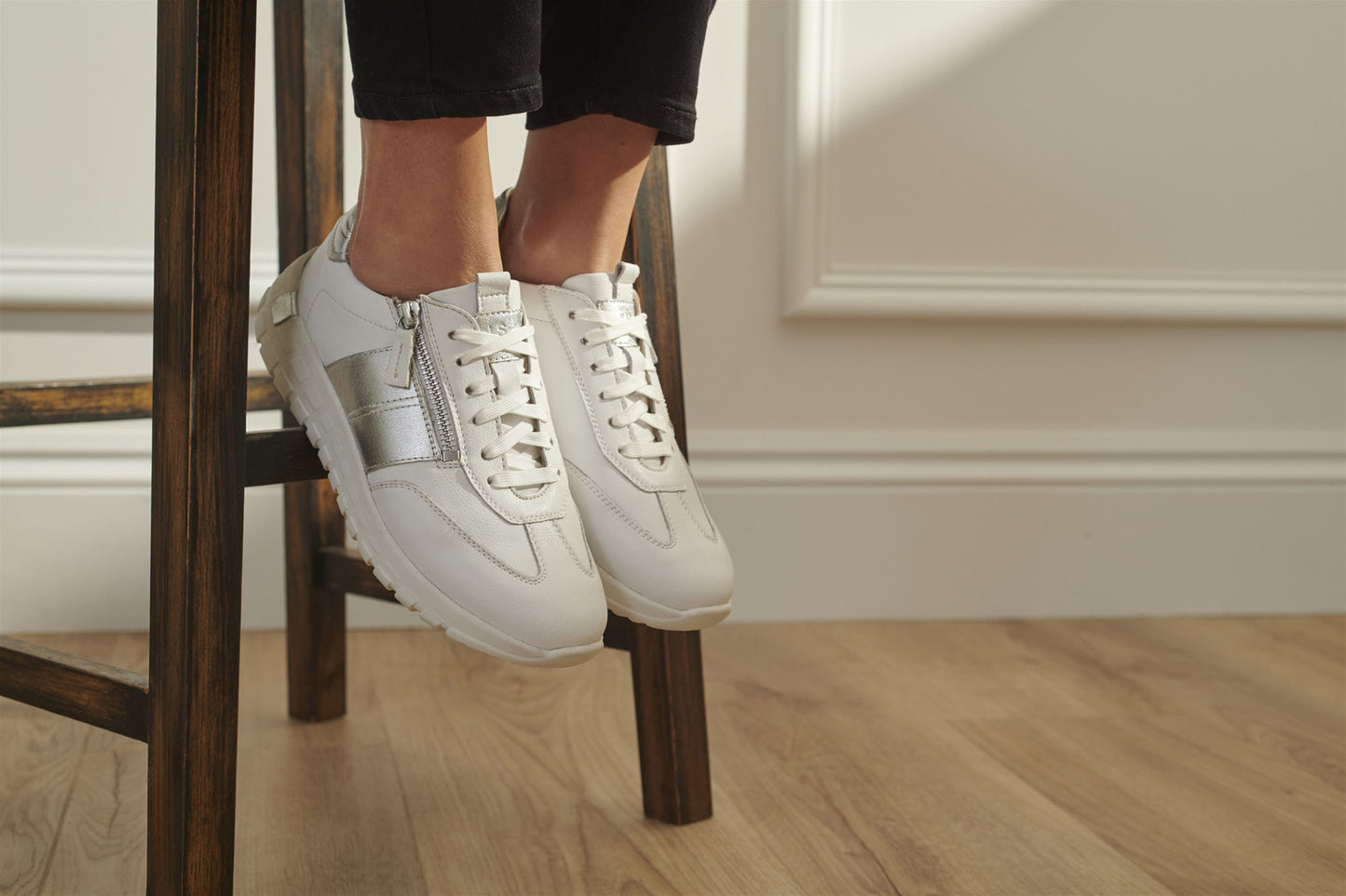 Josef Seibel 86301 TE269 082 Gabby 01 White Silver Trainer with Zip