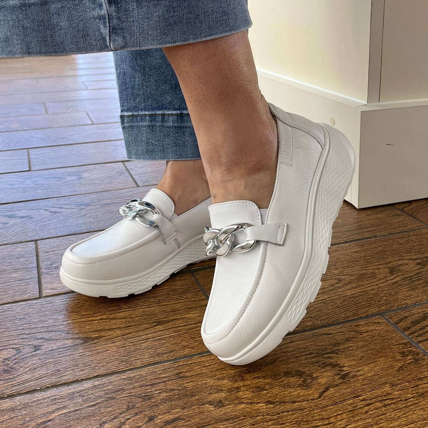 G Comfort S-2722 White Ultra Light Moccasins
