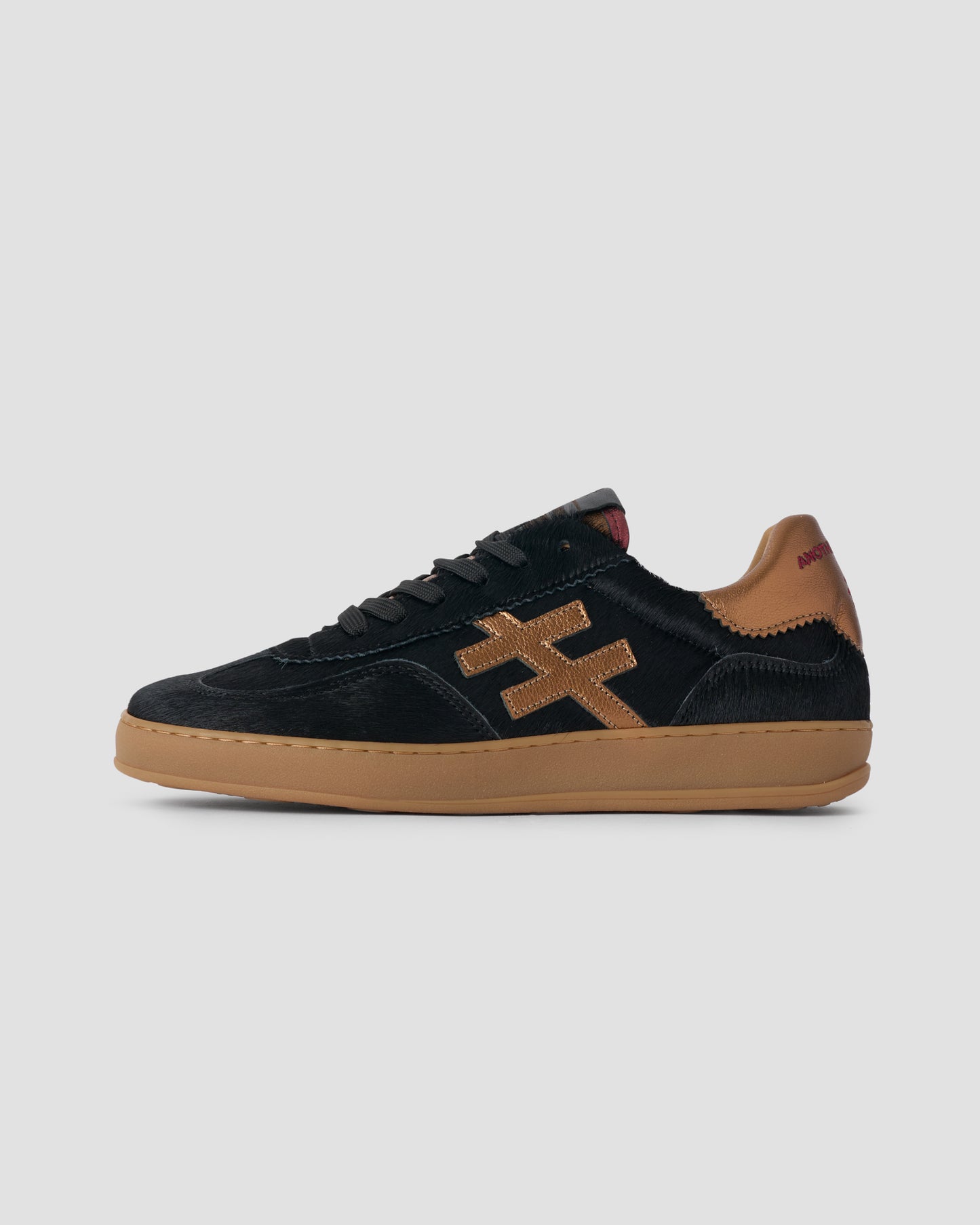 Another Trend A032P105 Pony Black & Gold Trainers