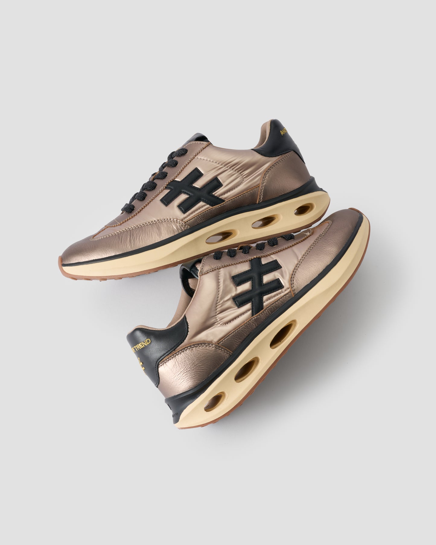 Another Trend A041V3C9 Smoke Trainers