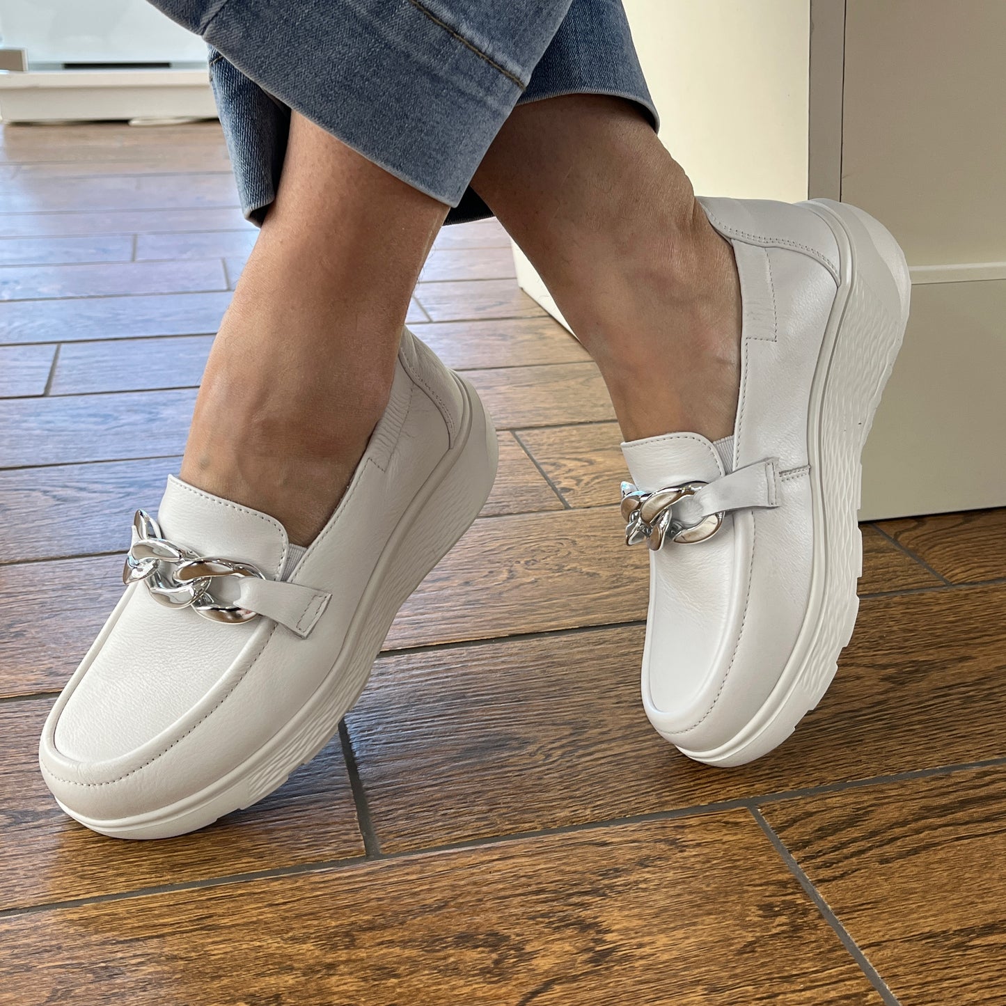 G Comfort S-2722 White Ultra Light Moccasins
