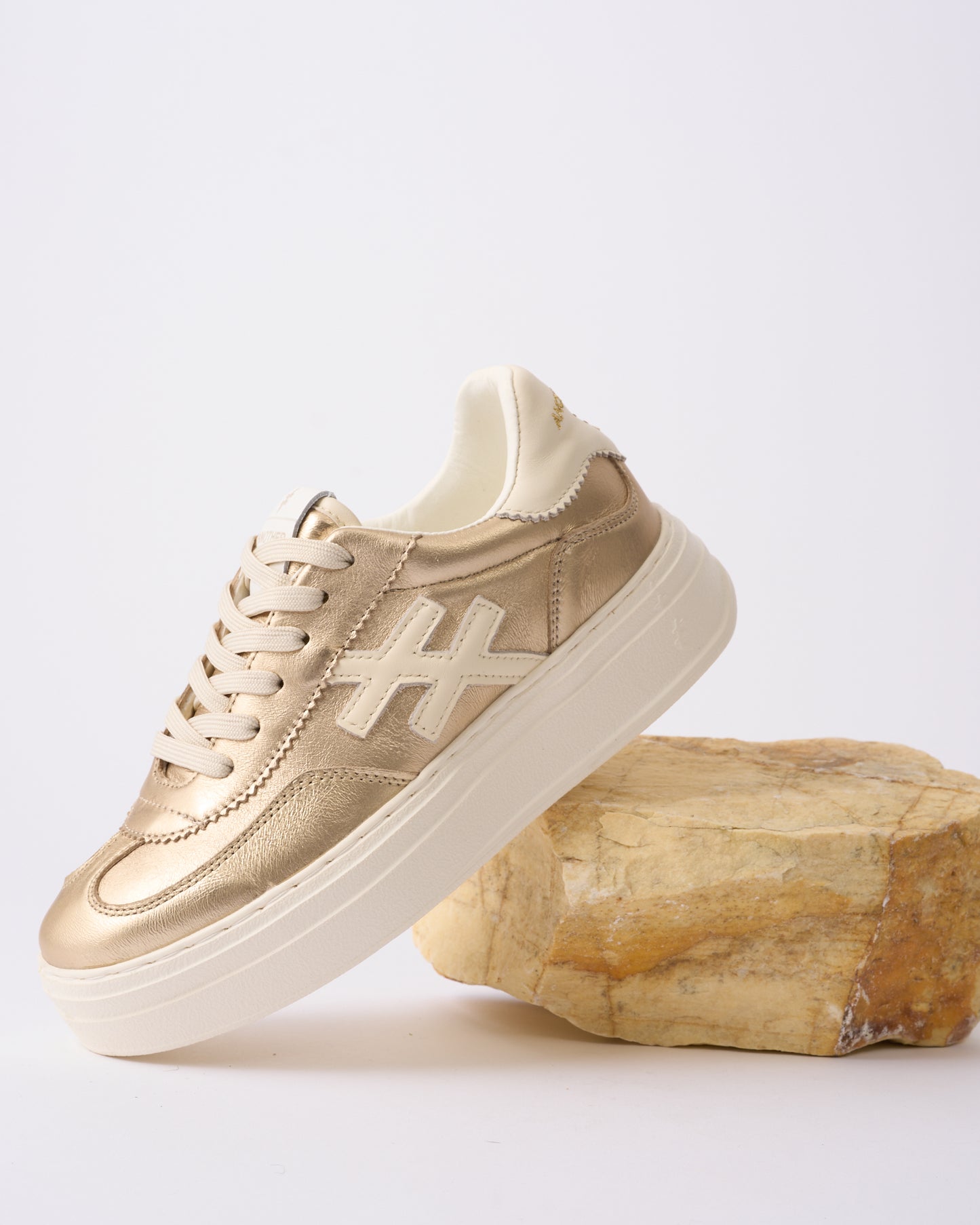 Another Trend A0352643 Platino Gold & Cream Trim Thick Sole Trainers
