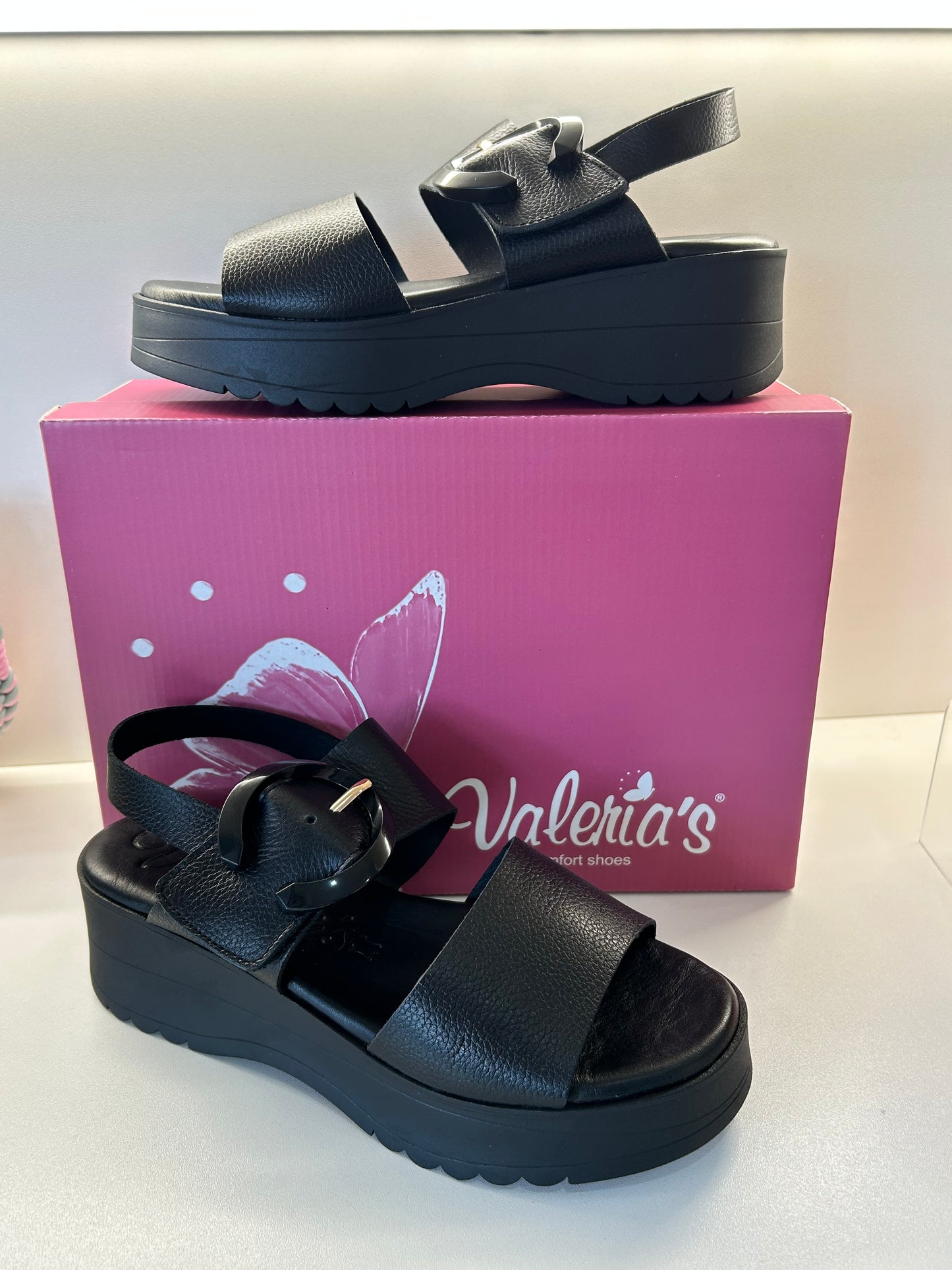 Valeria's 2621 Black Comfort Sandals