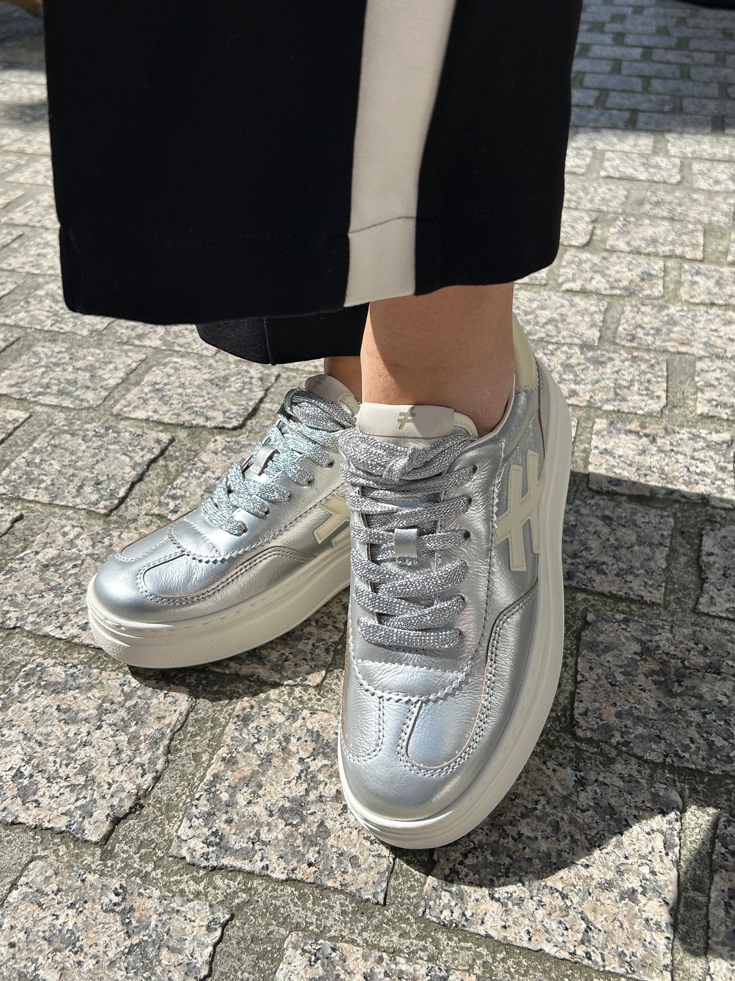 Another Trend A0352641 Plata Silver & Cream Thick Sole Trainers