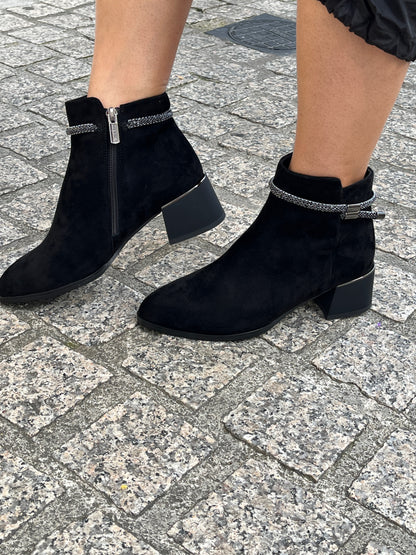 Loretta Vitale YX357 Black Suede Ankle Boots