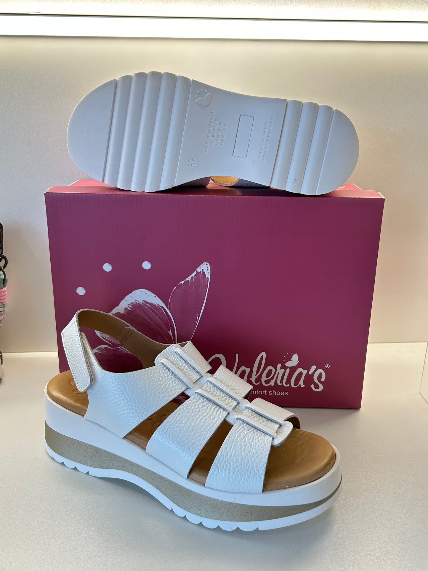 Valeria's 2620 Blanco White Comfort Sandals