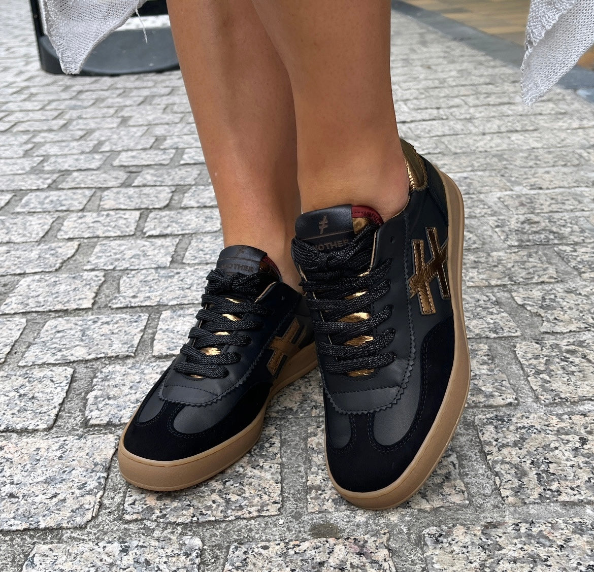 Another Trend A0320385 Komba Dark Gold Trainers