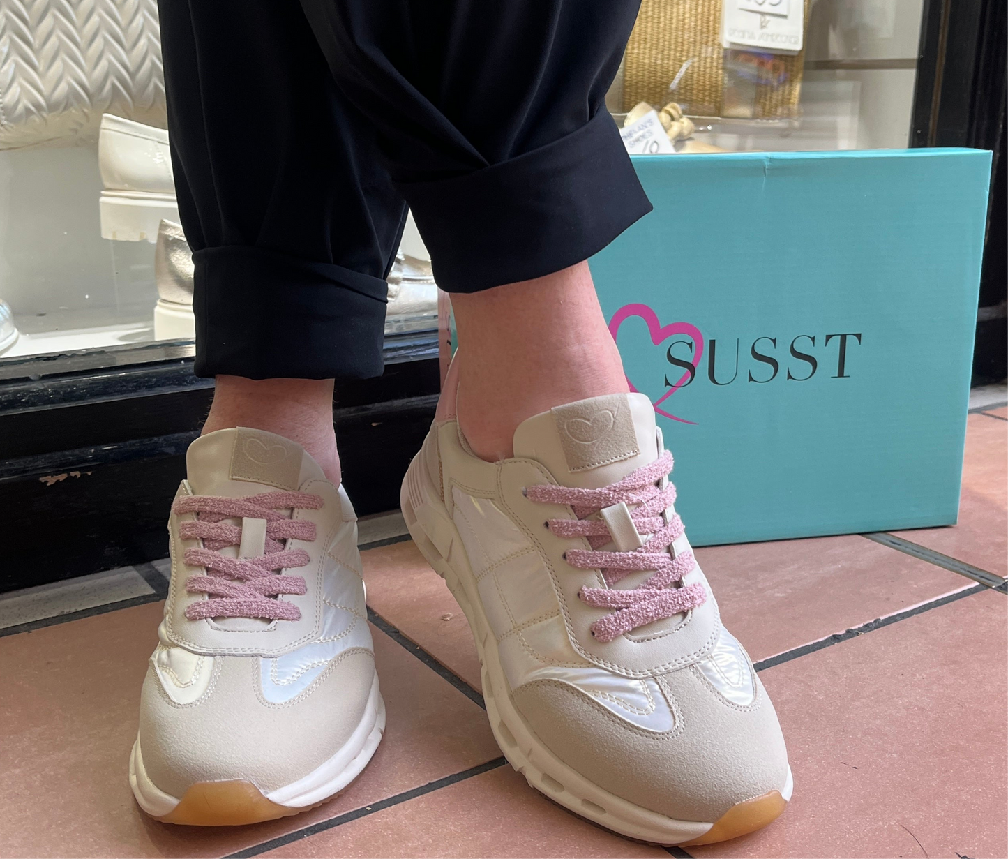 Susst Dawson25 Beige Pink Lace PU Sporty PU Runner