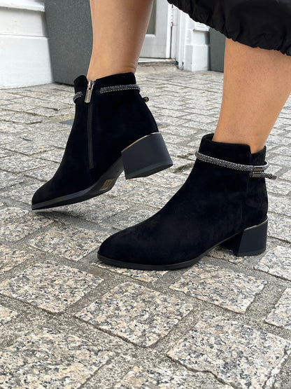 Loretta Vitale YX357 Black Suede Ankle Boots