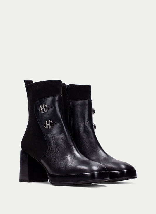 Hispanitas HI254228 Black Velour & Black Patent Boots