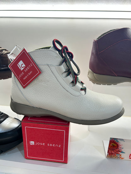 Jose Saenz 2082 Rural Bogota Hielo Ivory Rural Gold Ankle Boots